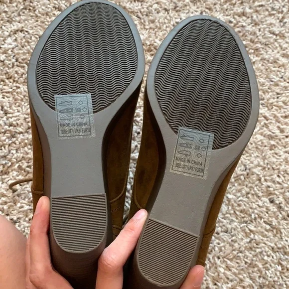 New in box suede boots - Picture 4 of 5